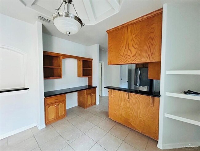 Building Photo - 702 S Logan Dr