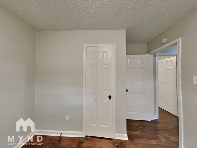 Building Photo - 5704 Ingleside Dr