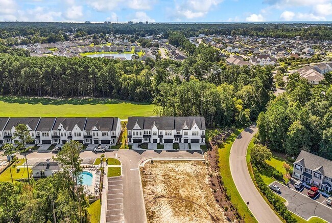 Building Photo - 408 Ireland Way