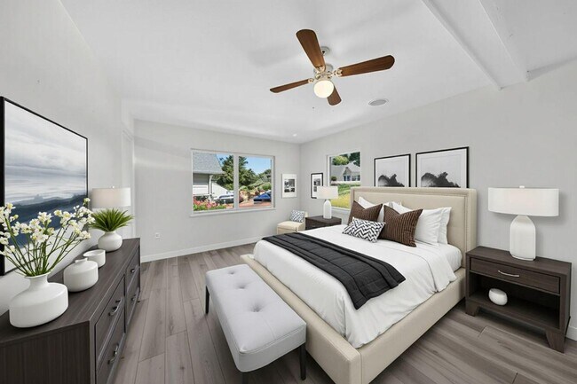 Building Photo - 117 NE 8th St