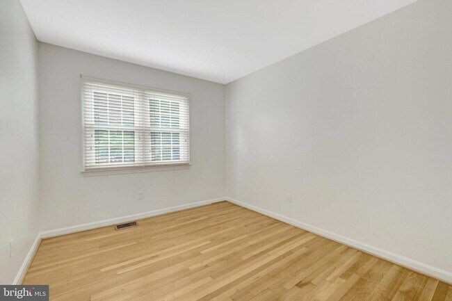 Building Photo - 615 Kearney Ct SW