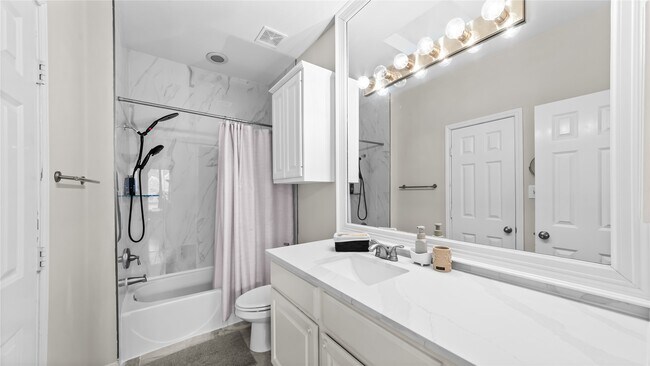 Building Photo - 1417 Anita St