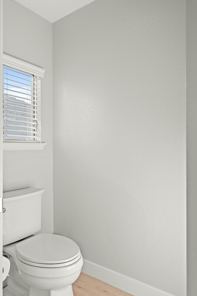 Building Photo - 10919 Mirador Dr