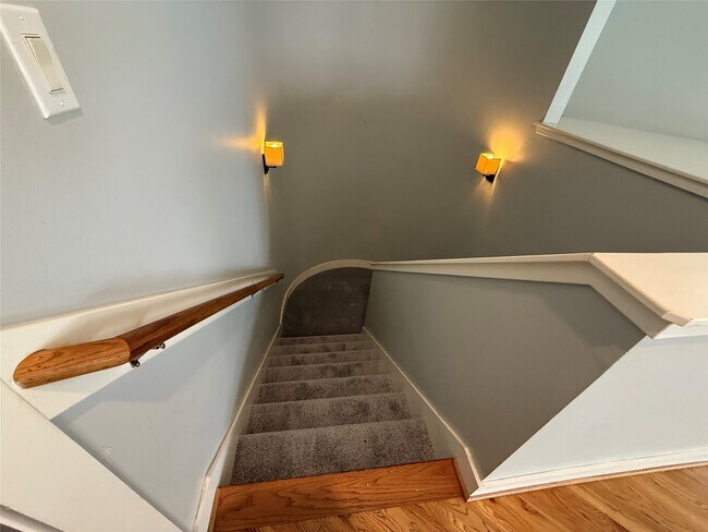 Building Photo - 9822 Samantha Suzanne Ct