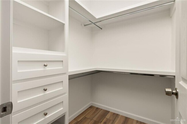 Building Photo - 21 E Viviana St