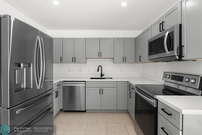 Building Photo - 906 29th St