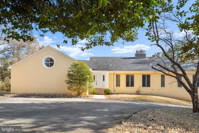 Building Photo - 901 Walker Rd