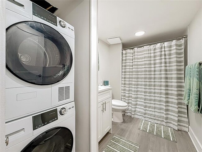 Building Photo - 400 Island Way