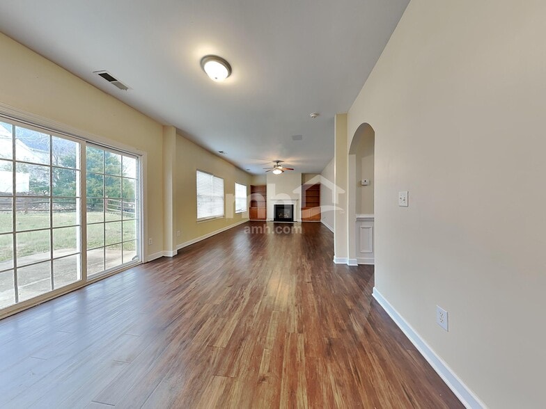 Building Photo - 2849 Watercrest Dr NW