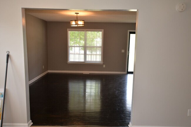 Building Photo - Cozy 3-Bedroom Near Greensboro Coliseum