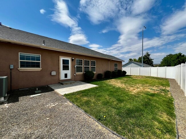 Building Photo - Non-Refundable & Security Deposit Total: $...