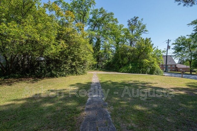 Building Photo - 2207 Montclair St