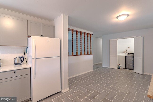 Building Photo - 9 Bloomfield Ln