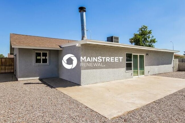 Building Photo - 510 N Tercera Ave