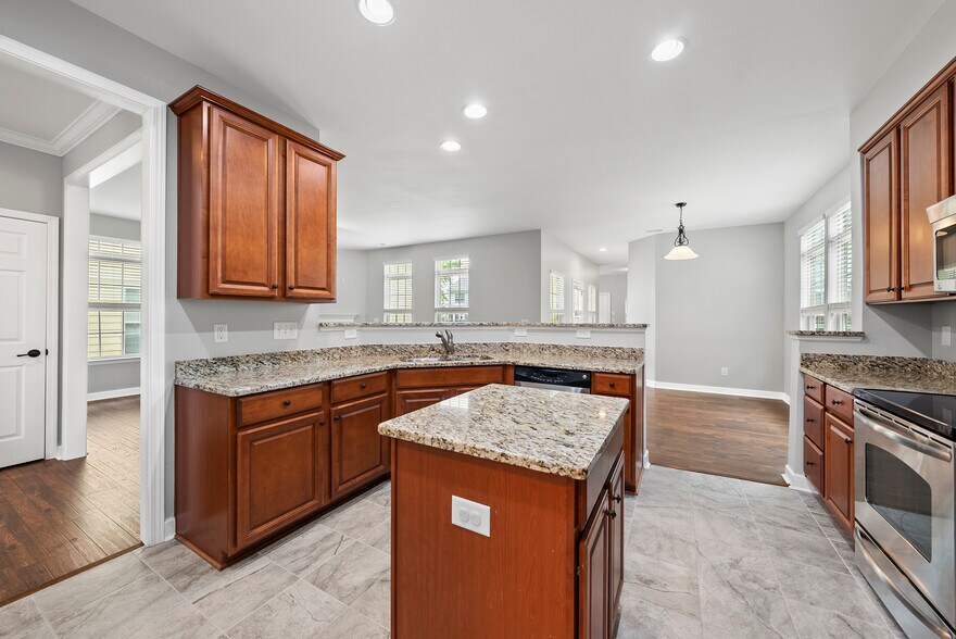 Building Photo - 1004 Crinoline Ln