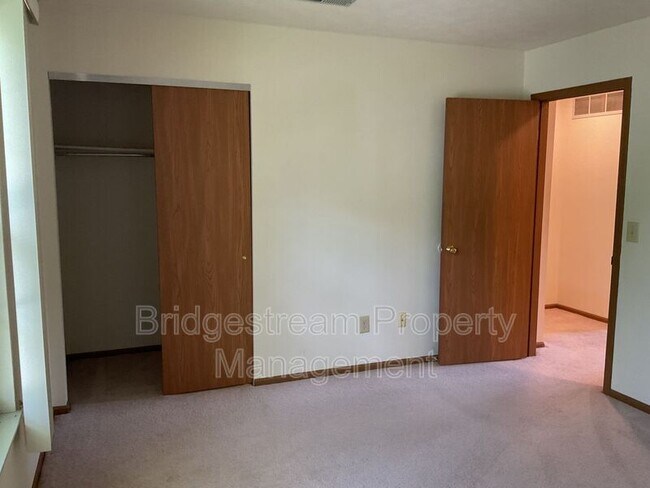 Building Photo - 4595 Burchdale St