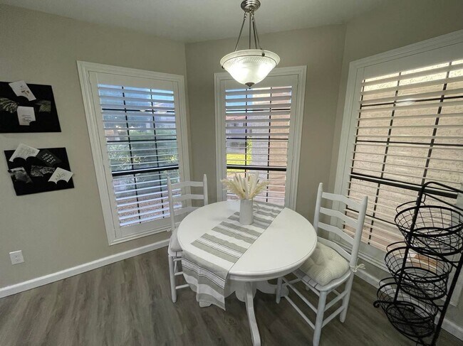 Eat-in kitchen - 19407 N 73rd Ln