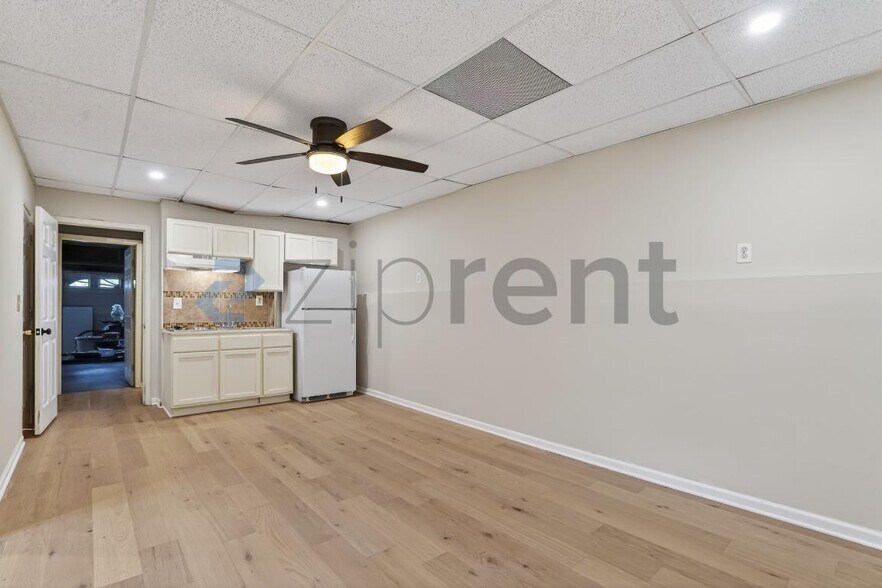 Building Photo - Unit 1
