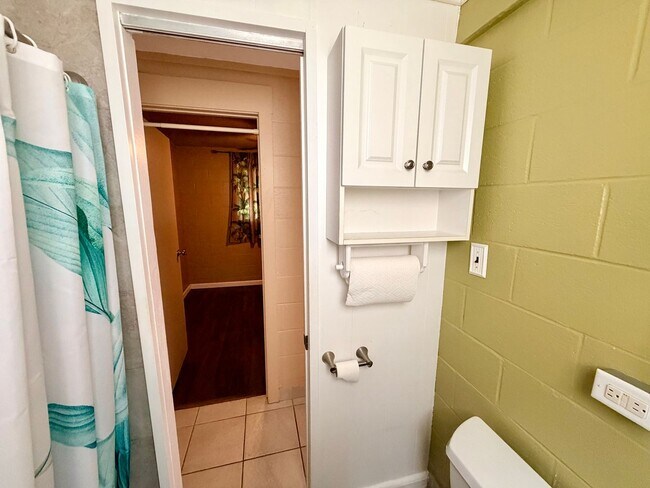 Building Photo - 1347 Palolo Ave