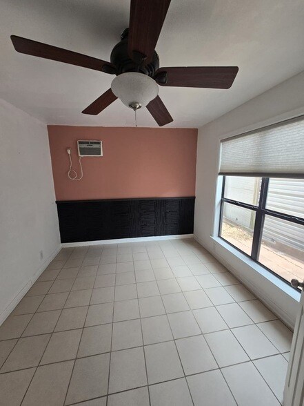 Building Photo - 9954 Genard Rd