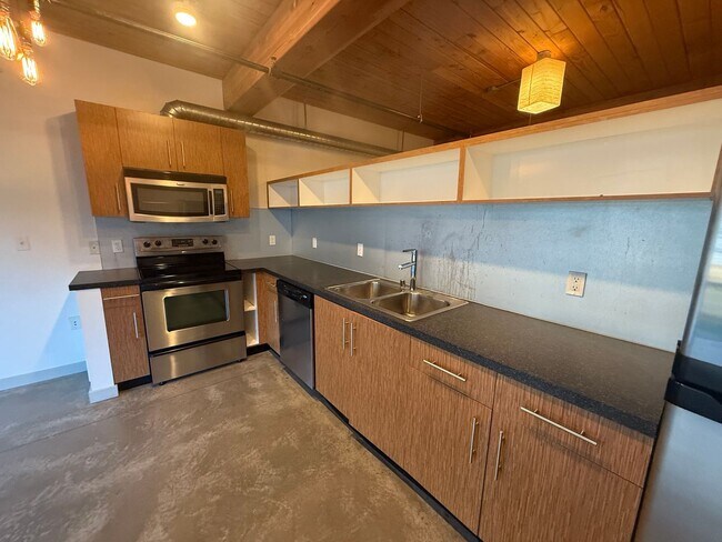 Building Photo - Veer Lofts Condominiums - South Lake Union