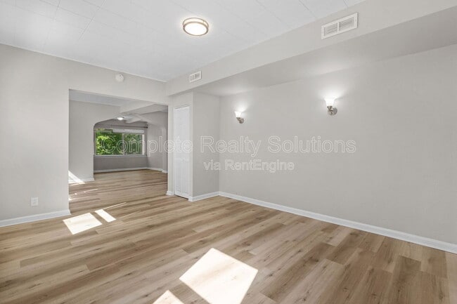 Building Photo - 5300 Bancroft Ave