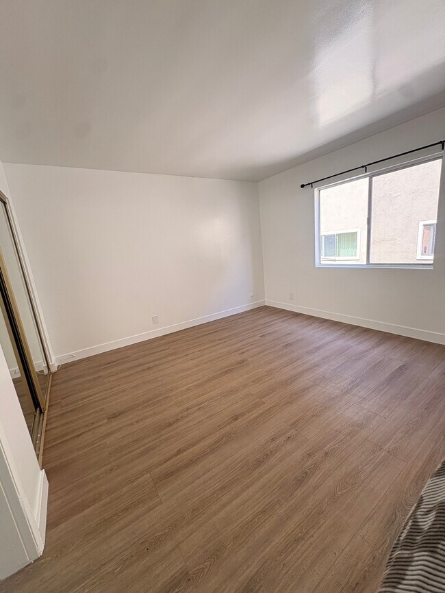 Building Photo - 1825 N Gramercy Pl