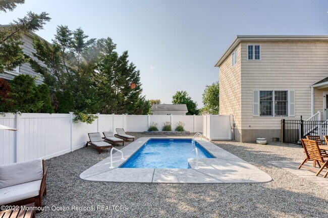 Building Photo - 322 Broadway