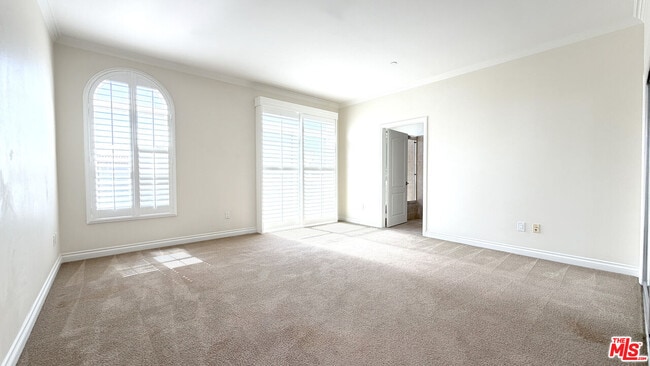 Building Photo - 956 S Wilton Pl