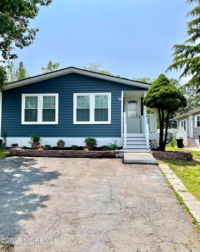 Primary Photo - 21 Forest Dr