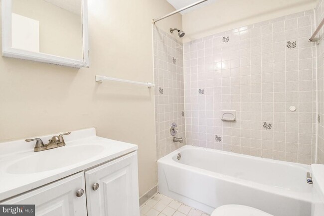 Building Photo - 1403 12th St NW