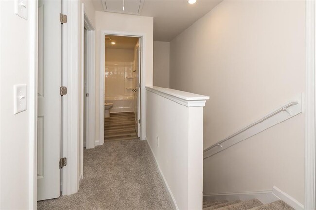 Building Photo - 605 Mackenzie Cv