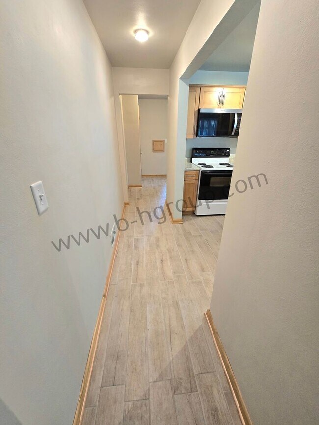 Building Photo - 7833 39th Ave