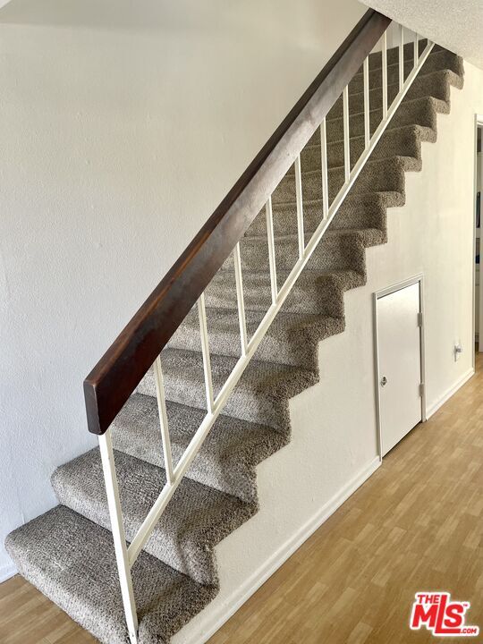 Building Photo - 271 S Ventura Rd