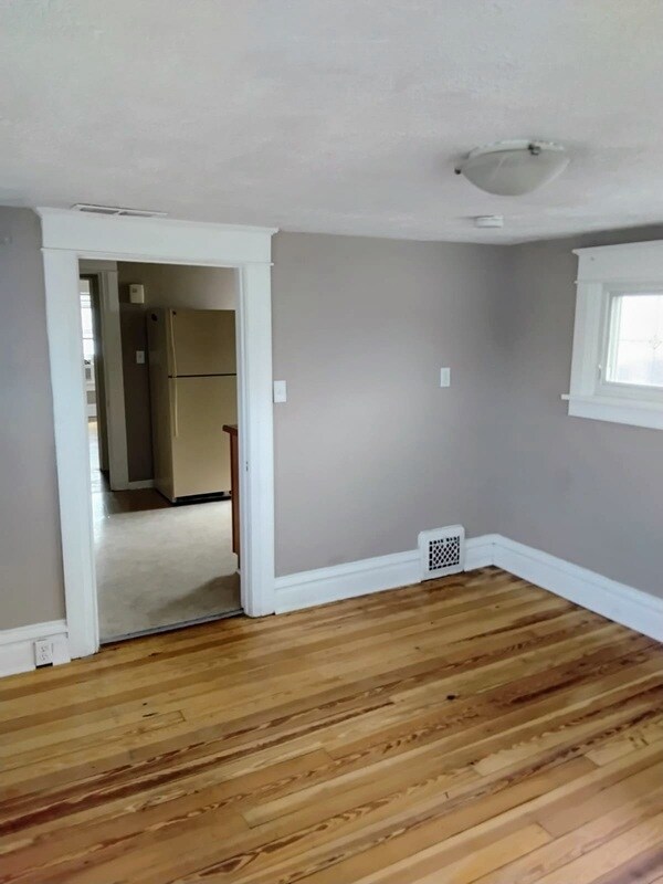 Building Photo - 412 West César E. Chávez Ave. Unit 2