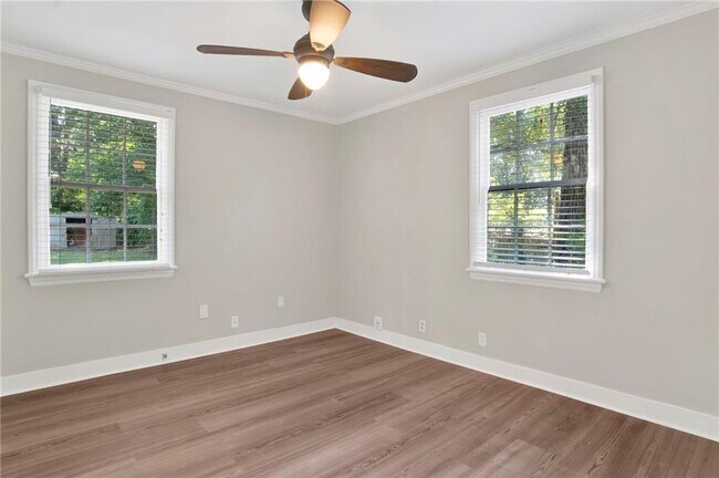 Building Photo - 312 Pineview Ln W