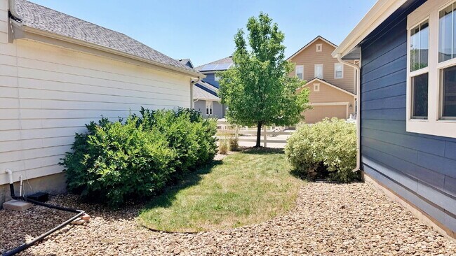 Building Photo - Fantastic 4 Bed 2.5 Bath + Office 2 Car Attached Garage in Murphy Creek Community Pool + Tennis C...