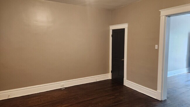 Building Photo - "Charming 1-Bedroom Gem in St. Louis's Vibrant Heart – Alberta Street Awaits!"