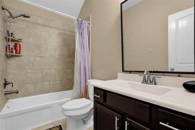 Building Photo - 6523 Point Hollow Ln