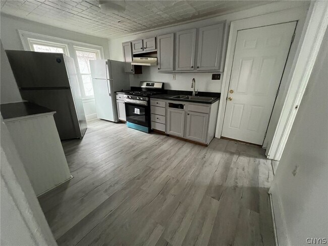 Building Photo - 229 Kellogg St