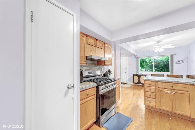 Building Photo - 411 Hickory Dr