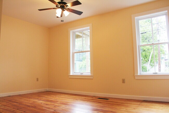 Building Photo - 39 Peru St