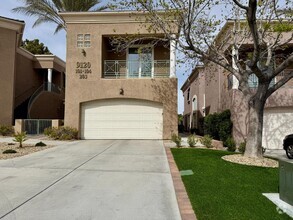 Building Photo - Charming townhome