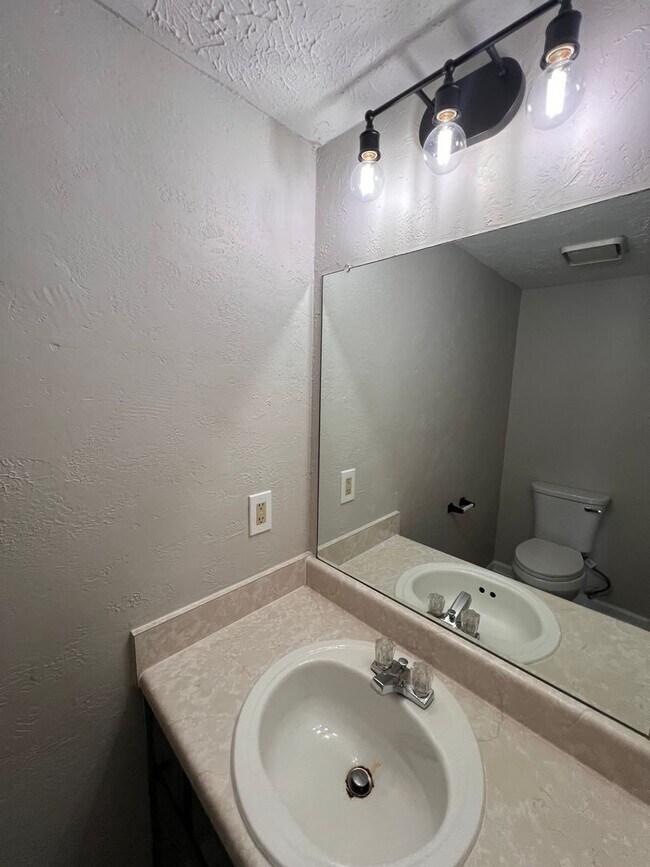 Building Photo - 502 Windellwood Cir