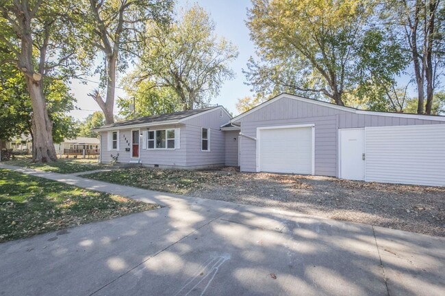 Building Photo - Spacious 2 Bedroom 1 Bathroom home