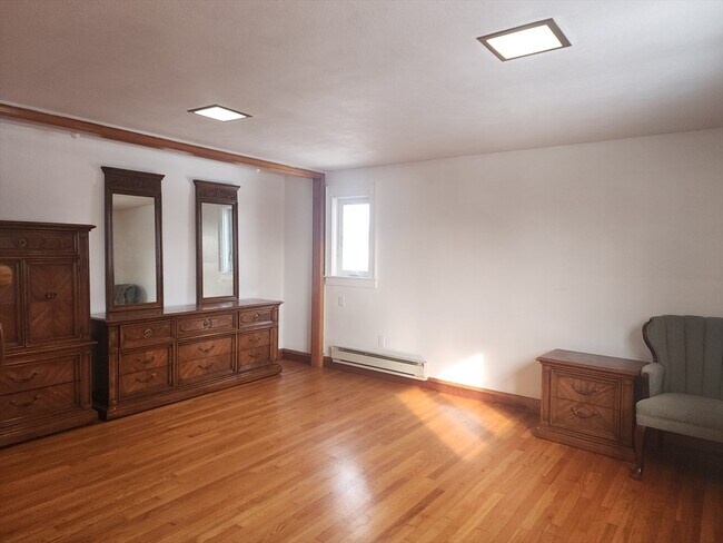 Building Photo - 64 Francis St