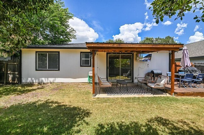 Building Photo - 200 Brentwood Dr
