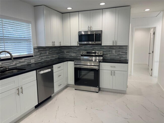 Building Photo - 640 San Salvador Dr