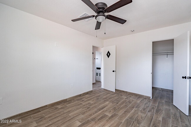 Building Photo - 37 E El Parque Dr