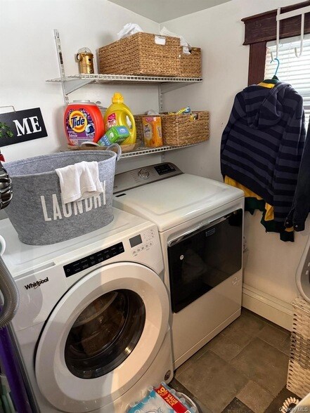 Building Photo - 42 Church St